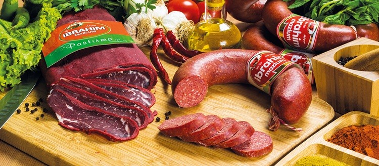 салями на белом фоне. салями. салями монреаль. Bonche "salami" (колбаса салями) табак. салями калабрезе.